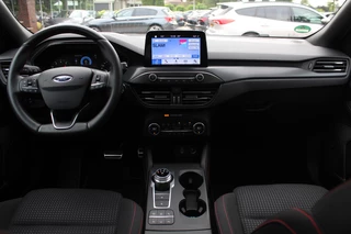 Ford Focus Ford Focus Wagon 1.5 EcoBoost ST Line Business / Camera / Navigatie / Keyless / B&O / 17'' / Stuurverwarming / DAB / Dodehoek / Cruise Control - afbeelding nr 2