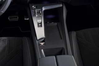 Peugeot 308 Peugeot 308 SW 1.2 PureTech 130 PK GT - Automaat | Dig. Cockpit | Adapt. Cruise | Stoel+-Stuurverw. | PDC | Camera | NAV + App. Connect | ECC | LM 17