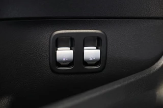Mercedes-Benz C-Klasse Mercedes-Benz C-klasse 300 e AMG 63 Look / 360 Camera / Acc / Lane Assist / Elek Stoelen / Leder / Open Pano / Dode Hoek / 20 Inc - afbeelding nr 15