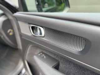 Volvo XC40 Volvo XC40 1.5 T5 Twin Engine R-Design Automaat | Achteruitrijcamera | LED verlichting | Trekhaak uitklapbaar | Stoelverwarming | Climate control | Cruise control adaptief | Dode hoek detectie | Getint glas | Parkeersensoren voor en achter - afbeelding nr 53