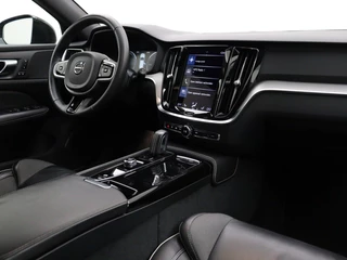 Volvo V60 Volvo V60 T6 PLUG-IN HYBRID R-DESIGN SCHUIFDAK ACC KEYLESS 19INCH STOELVER - afbeelding nr 33