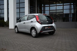 Toyota Aygo Toyota Aygo 1.0 VVTi X 5 deurs LED CarPlay Btw auto netto € 6150 - afbeelding nr 6