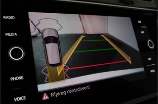 Volkswagen Tiguan Volkswagen Tiguan 1.5 TSI R-Line > IQ.Light/trekhaak/20 inch Suzuka/Black Style Design-pakket... - afbeelding nr 11