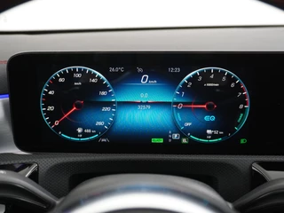 Mercedes-Benz CLA Mercedes-Benz CLA 250e AMG // Panoramadak // Memory // Sfeerverlichting // MultiBeam LED // Keyless // Night Pakket // Augmented Reality - afbeelding nr 25