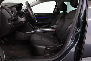 Renault Mégane Renault Mégane 1.3 TCe Limited | Carplay | Camera | Navigatie |  Sfeerverlichting | Keyless | Climate control | Cruise control | Parkeerhulp - afbeelding nr 4