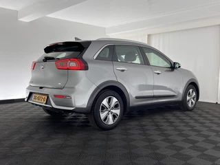 Kia Niro Kia Niro 1.6 GDi Hybrid ExecutiveLine Aut. *LEATHER-FABRIC | NAVI-FULLMAP | KEYLESS | CAMERA | COMFORT-SEATS | DIGI-COCKPIT | LANE-ASSIST | ECC | CARPLAY | PDC | 16''ALU* - afbeelding nr 6
