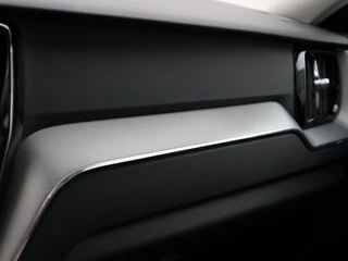 Volvo XC60 Volvo XC60 T6 PLUG-IN HYBRID LONG RANGE PLUS DARK SCHUIFDAK 360GR CAM ACC B - afbeelding nr 29