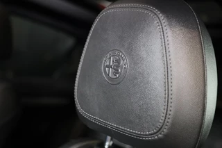 Alfa Romeo Stelvio Alfa Romeo STELVIO 2.0 T AWD 6C Villa d'Este / Acc / Lane Assist / HK / Dode Hoek / Camera / Open Panoramadak / Led / Pdc / 20 Inc - afbeelding nr 24
