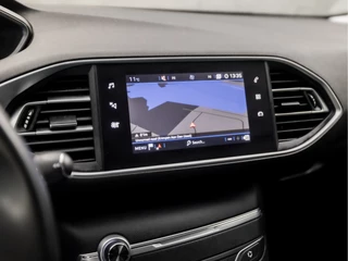 Peugeot 308 (APPLE CARPLAY, GROOT NAVI, LEDER, ADAPTIVE CRUISE, 360 CAMERA, SPORTSTOELEN, GETINT GLAS, KEYLESS, CRUISE, TREKHAAK, NIEUWSTAAT) - afbeelding nr 23