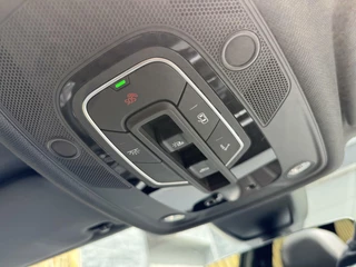 Audi A4 Audi A4 Avant 35 TFSI S edition Automaat | Panoramadak | LED | Sportstoelen | Stoelverwarming | Extra getint glas | 20 inch lichtmetalen velgen | Apple CarPlay | Climate control | Parkeersensoren voor en achter - afbeelding nr 36