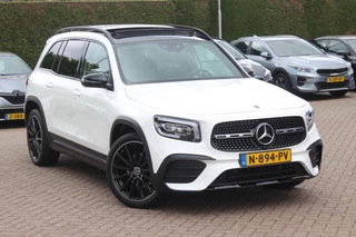 Mercedes-Benz GLB Mercedes-Benz GLB 200 Premium Plus 7p. / Panoramadak / Camera / 20'' / Sfeerverlichting / Navigatie / Dodehoek / DAB / Stoelverwarming / Cruise Control - afbeelding nr 1