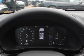 Volvo XC40 Volvo XC40 1.5 T5 Recharge R-Design / Trekhaak / Panoramadak / Camera / Navigatie / 19'' / Leder&Alcantara / Getint glas / DAB / ACC / Stoelverwarming - afbeelding nr 16