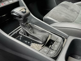Škoda Kodiaq Skoda Kodiaq 1.5 TSI Sportline Automaat | Trekhaak uitklapbaar | Navigatiesysteem | Stoelverwarming | Stuurverwarming | Getint glas | Cruise control | 20 inch lichtmetalen velgen | Achteruitrijcamera | Parkeersensoren voor en achter - afbeelding nr 39