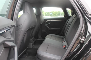 Audi A3 Audi A3 Sportback 30 TFSI S edition 32.429 km! / Virtual Cockpit / Apple CarPlay / Full LED / 17'' / Navigatie / Half leder / Parkeerhulp achter / ACC - afbeelding nr 11