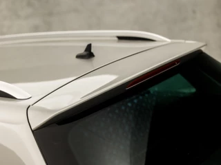 Volkswagen Golf Automaat (APPLE CARPLAY, NAVIGATIE, CLIMATE, STOELVERWARMING, GETINT GLAS, SPORTSTOELEN, CRUISE, PARKEERSENSOREN, LM VELGEN, NIEUWSTAAT) - afbeelding nr 30