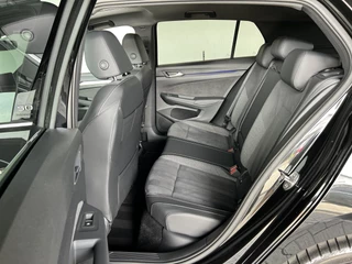 Volkswagen Golf Volkswagen Golf 1.5 eTSI Edition 50 / Panoramadak / HUD / ACC / Matrix LED - afbeelding nr 18