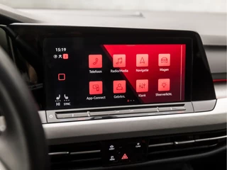 Volkswagen Golf Automaat (APPLE CARPLAY, GROOT NAVI, STUUR/STOELVERWARMING, GETINT GLAS, SPORTSTOELEN, PARKEERSENSOREN, ADAPTIVE CRUISE, DAB+, NIEUWE APK, NIEUWSTAAT) - afbeelding nr 26