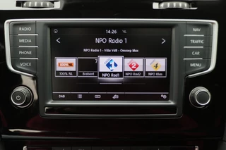 Volkswagen Golf Panoramadak, Camera, Climate, Navigatie, Bluetooth, DAB, Trekhaak, 18'' - afbeelding nr 36