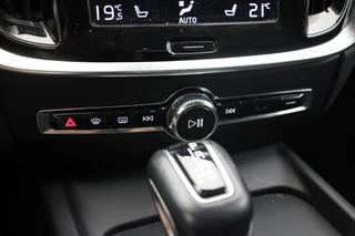 Volvo V60 Volvo V60 2.0 T5 Momentum Pro Automaat - Carplay, Stoelverw. - afbeelding nr 20