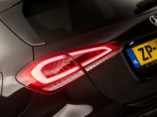 Mercedes-Benz A-Klasse (SCHUIFDAK, GROOT NAVI, LEDER/ALCANTARA, STOELVERWARMING, WIDESCREEN, SPORTSTOELEN, CAMERA, GETINT GLAS, NIEUWSTAAT) - afbeelding nr 29