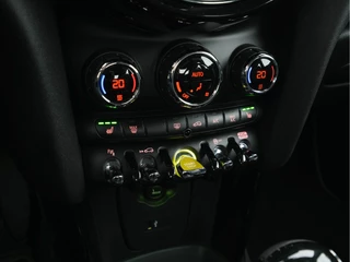 MINI Electric (INCL-BTW) *FULL-LEATHER | HARMAN/KARDON-AUDIO | FULL-LED | KEYLESS | CAMERA | NAVI-FULLMAP | ECC | PDC | CRUISE | SPORT-SEATS | DIGI-COCKPIT | DAB | HUD | AMBIENT-LIGHT | 17