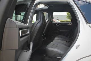 Porsche Cayenne Porsche Cayenne 3.0 E-Hybrid | Sport Chrono | Pano | HUD | Origineel NL Auto! - afbeelding nr 15