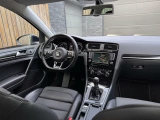 Volkswagen Golf Volkswagen Golf Variant 1.4 TSI R-line 150pk | Navigatiesysteem | Osram LED verlichting | Trekhaak uitklapbaar | Keyless entry | Stoelverwarming | Cruise control | R-stuur | Parkeersensoren voor en achter | Achteruitrijcamera - afbeelding nr 49