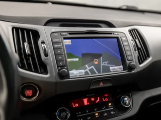 Kia Sportage Kia Sportage 1.6 GDI Luxury (PANORAMADAK, NAVIGATIE, CAMERA, LEDER, SPORTSTOELEN, XENON, GETINT GLAS, CLIMATE CONTROL, NIEUWSTAAT) - afbeelding nr 9