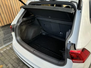 Volkswagen Tiguan Volkswagen Tiguan 1.5 TSI R-line Automaat | Panorama | Leer | LED Verlichting | Actief Demping Systeem | Achteruitrijcamera | Black Style | 20 inch velgen | Elektrische verstelbare stoelen | Afneembare trekhaak - afbeelding nr 39