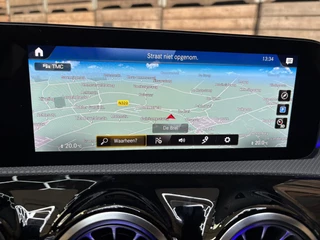 Mercedes-Benz A-Klasse Mercedes-Benz A-klasse 180 Business Solution AMG Pano Navi Clima Camera LED 19