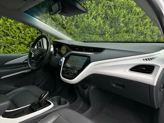 Opel Ampera-e Opel Ampera-e Business executive 60 kWh, NL AUTO, NAP, BOSE, LEDER, NAVI, CRUISE, KEYLESS, CAMERA, DODEHOEK, ECC-AIRCO, STOEL/STUURVERWARMING, LICHTMETAAL 17