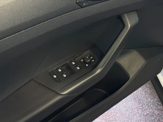 Volkswagen T-Cross Volkswagen T-Cross DE VERNIEUWDE T-CROSS 116PK VIR.COCKPIT LMV CARPLAY 2024 