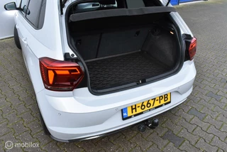 Volkswagen Polo VW Polo 1.5 TSI 110kW AUT. R-Line 2020 WhiteSilver ACC Virtual cockpit LED-Matrix PDC 17