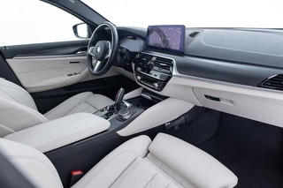BMW 5 Serie BMW 5 Serie 530 i Touring High Executive Edition | PANORAMA | CARBON SCHWARZ | - afbeelding nr 4