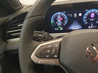 Volkswagen Passat Volkswagen Passat Variant 1.5 eHybrid 272pk DSG/AUT R-Line Wegklapbare trekhaak, Panoramadak, Leder - afbeelding nr 14
