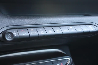 Jeep Avenger Jeep Avenger Summit 54 kWh | ACHTERUITRIJ CAMERA | STOEL VERWARMING | FULL LED KOPLAMPEN | 18