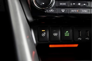 Mitsubishi Eclipse Cross | S/K dak | Adapt. Cruise | Winterpakket | PDC | 360 Camera | App. Connect | DAB |  LM 18