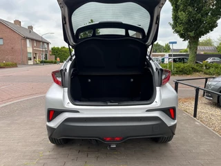 Toyota C-HR Toyota C-HR 1.8 HYBRID EXECUTIVE / LEDER / CAMERA / NAVI / TREKHAAK / 18'' LMV - afbeelding nr 15