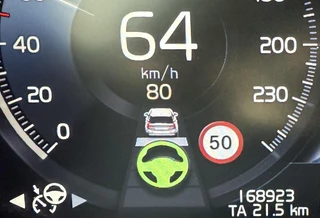 Volvo XC60 Volvo XC60 2.0 B5 Momentum Exclusive |Pano|Carplay|Leer|Memory|AutoPilot|HUD|El.Trekhaak|19