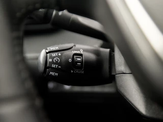 Peugeot 2008 Peugeot 2008 1.2 PureTech Sport (APPLE CARPLAY, GROOT NAVI, 360 CAMERA, STOELVERWARMING, LANE ASSIST, SPORTSTOELEN, LED KOPLAMPEN, CRUISE, NIEUWE APK, NIEUWSTAAT) - afbeelding nr 22