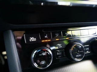 Škoda Superb Skoda Superb Combi 1.4 TSI iV 218pk Sportline Business | 360 Camera | Sportstoelen | 19 inch LMV - afbeelding nr 22