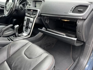 Volvo V40 Volvo V40 CROSS COUNTRY 1.5 T3 Momentum Ocean Race Cruise control Climate control Parkeersensor Navigatie - afbeelding nr 34