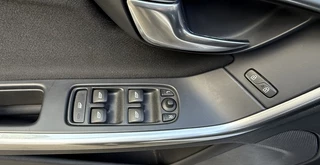 Volvo V60 Volvo V60 2.0 D4 MOMENTUM EURO 6 Dealer onderhouden 181PK - afbeelding nr 17