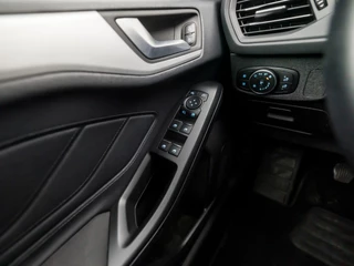 Ford Focus (APPLE CARPLAY, GROOT NAVI, ZWART DAK, GETINT GLAS, LANE ASSIST, SPORTSTOELEN, CRUISE, LM VELGEN, PARKEERSENSOREN, NIEUWSTAAT) - afbeelding nr 23