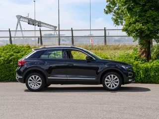 Volkswagen T-Roc Volkswagen T-Roc 1.5 TSI 150PK Automaat Sport | TREKHAAK | CAMERA | CARPLAY | - afbeelding nr 5