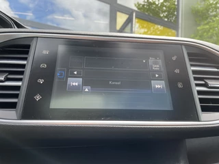 Peugeot 308 Peugeot 308 SW 1.6 BlueHDI 120 pk Blue Lease Executive Pack Trekhaak Panoramadak Camera Parkeersensoren DAB Clima en Cruise Control Wit Metallic Nette auto zuinige Euro 6 Diesel Station - afbeelding nr 31
