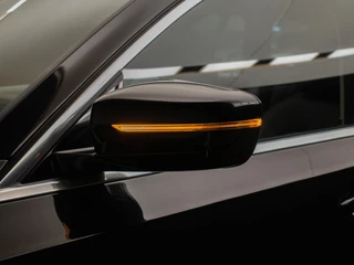 BMW 3 Serie BMW 3-serie Touring 320e M Sport (PANORAMADAK,APPLE CARPLAY,NAVI,SFEERVERLICHTING,STOELVERWARMING,CAMERA,LEDER,CRUISE,CLIMATE) - afbeelding nr 33
