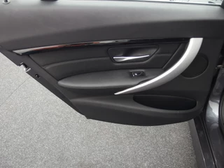 BMW 3 Serie BMW 3 Serie Touring 320i High Executive AUTOMAAT / M-SPORT / LCI / VIRTUAL / CAMERA / PANORAMADAK / FULL LED / LEDER / STOELVERW / NL-AUTO / 1STE EIG - afbeelding nr 40