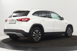 Mercedes-Benz GLA Mercedes-Benz GLA-klasse 250e Style | Adaptive cruise | Carplay |  Stoelverwarming | Camera | Half leder | Full LED | Park Assist | Widescreen | Climate control - afbeelding nr 35