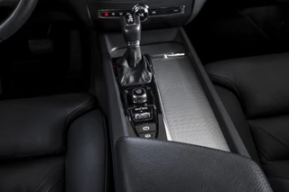 Volvo S60 Volvo S60 2.0 T5 250 PK Intro Edition - Automaat | Dig. Cockpit | Adapt. Cruise | Leder | Elek. bestuurderstoel met geheugen | Stoelverw. | PDC | Camera | NAV + App. Connect | ECC | DAB | Elek. Trekhaak | LM 19